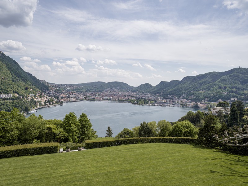 Best Time to Go and How Far in Advance to Book a Luxury Villa Rental in Lake Como?